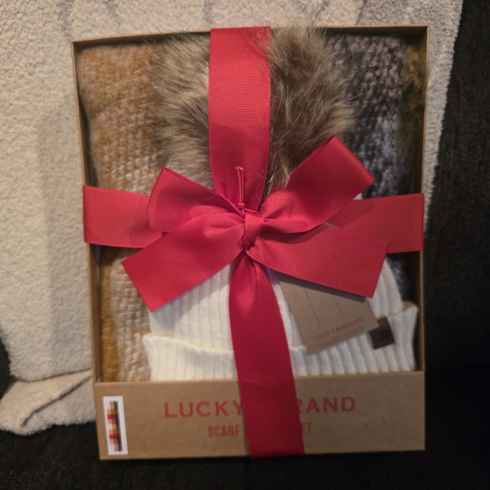New Lucky Brand White and Brown Hat and Scarf Set